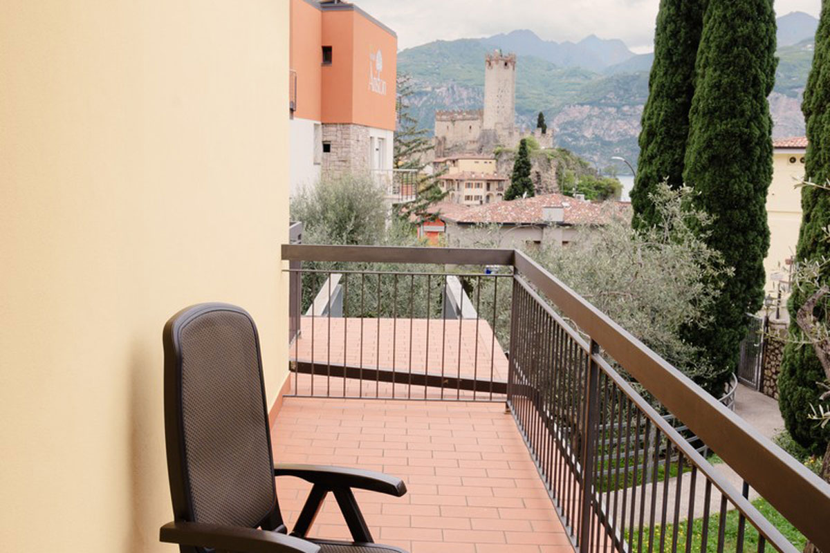 HOTEL CATULLO - G.A.M. di Valle M. & C. snc  | Matrimoniale con balcone e vista
